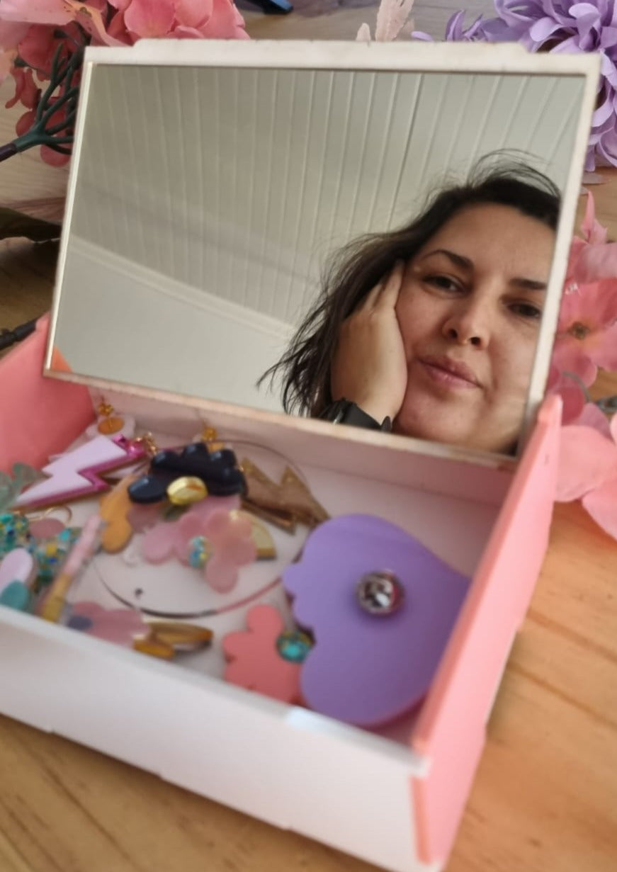 Joyero con Espejo de Acrílico: El Regalo que Refleja el Amor